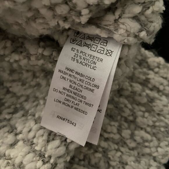 YET AGAIN Soft White/Gray Hooded Cropped Pullover Sweater w/PomPom sz Large - Picture 10 of 10